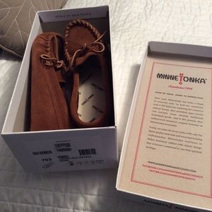 Men's Minnetonka Moccasins. Size 8